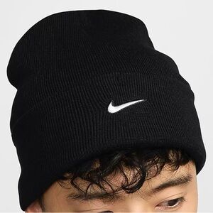 Nike Peak - Swoosh Beanie New: Color: Black/White
